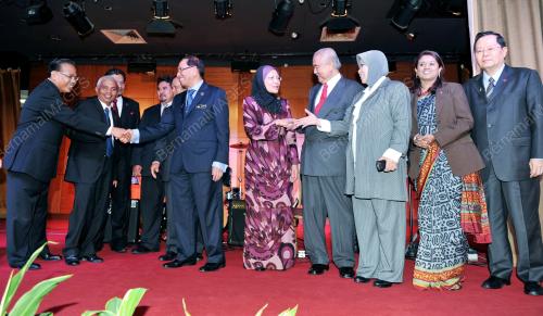 TAN SRI ABU ZAHAR UJANG