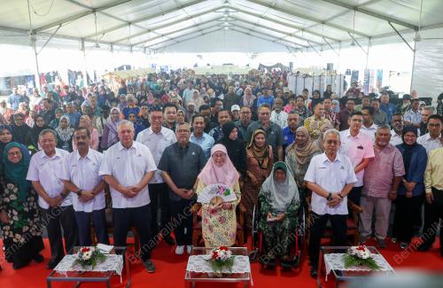 DATUK SERI WAN AZIZAH WAN ISMAIL