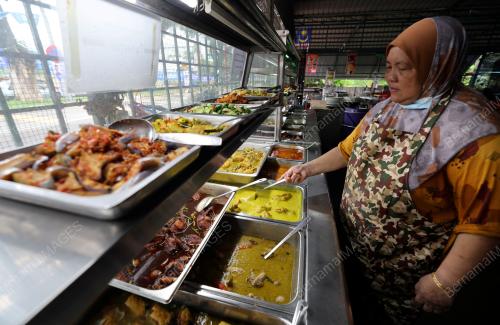 PENIAGA MAKANAN DI KAMPUNG BAHARU