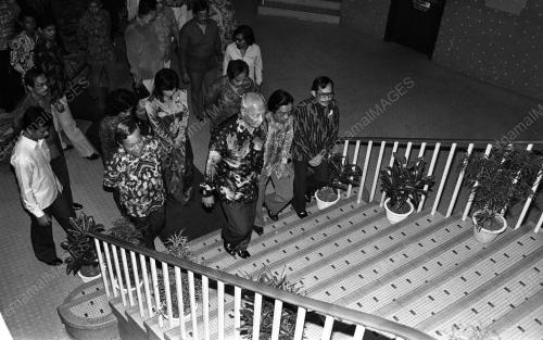 KL18_16012015_AGONG_PUISI