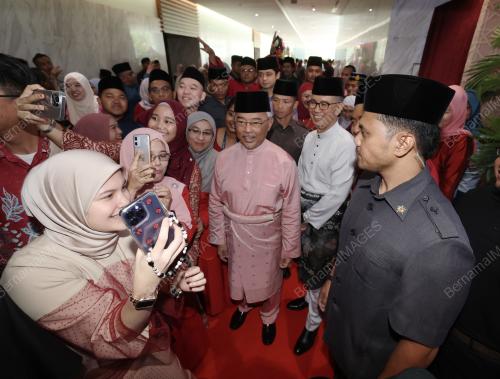 AL-SULTAN ABDULLAH RI'AYATUDDIN AL-MUSTAFA BILLAH SHAH
