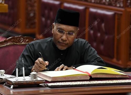 ANGKAT SUMPAH SENATOR DEWAN NEGARA