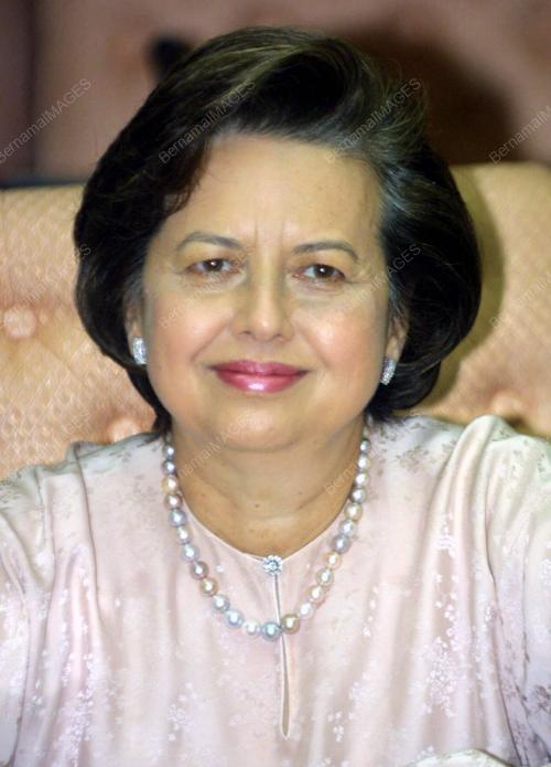 ZETI AKHTAR AZIZ