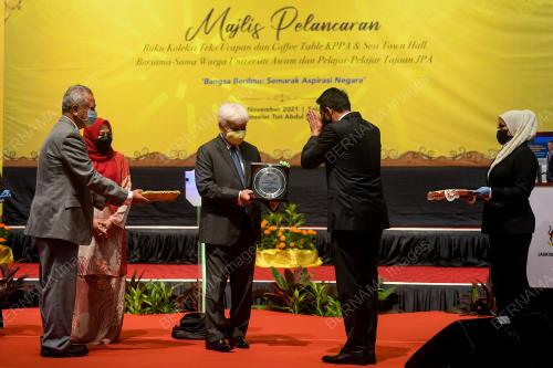 TUANKU MUHRIZ TUANKU MUNAWIR