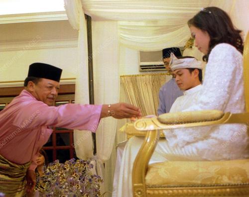 KL18_17022016_AGONG