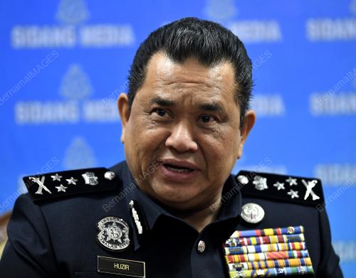 DATUK HUZIR MOHAMED