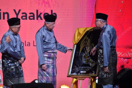 DATUK SERI ISMAIL SABRI YAAKOB