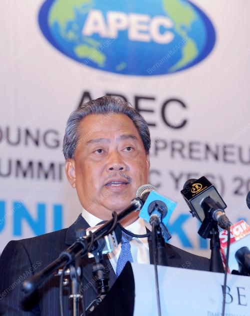 TAN SRI MUHIYDDIN YASSIN