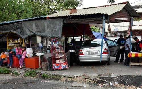 PENGURUP WANG CEDERA DITEMBAK