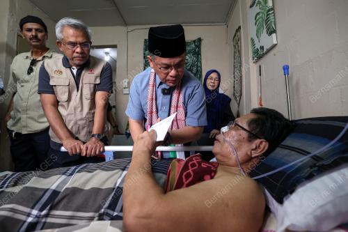 DATUK DR MOHD NA'IM MOKHTAR