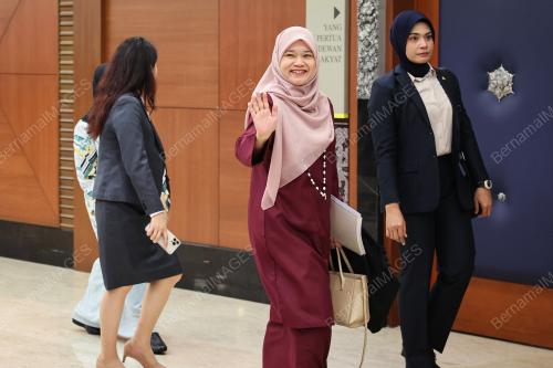 FADHLINA SIDEK