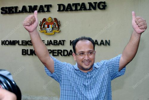 PENULIS BLOG DIBEBASKAN