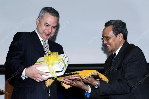 RAJA DR NAZRIN SHAH