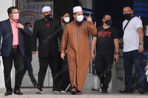 USTAZ EBIT LEW