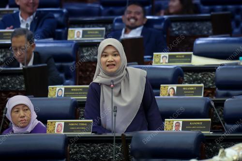 FADHLINA SIDEK