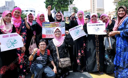 KL18_21092012_HINA_ISLAM