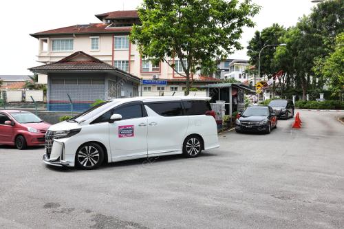 PERKARANGAN RUMAH TAN SRI MUHYIDDIN YASSIN