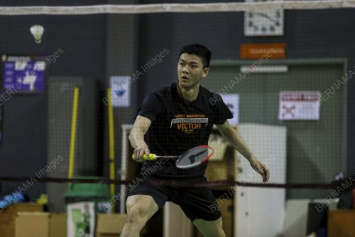 LATIHAN BADMINTON