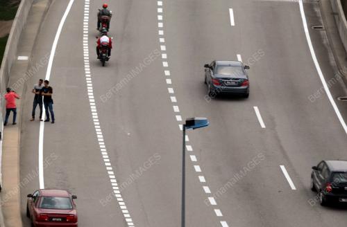 KL18_22092015_TINJAUAN