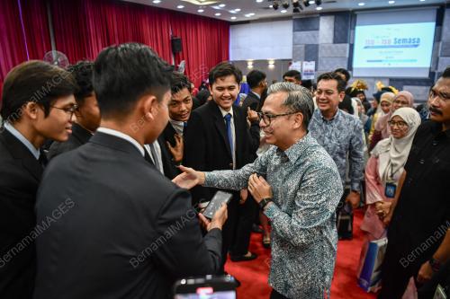 FAHMI FADZIL