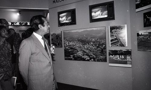DR. MAHATHIR BIN MOHAMAD