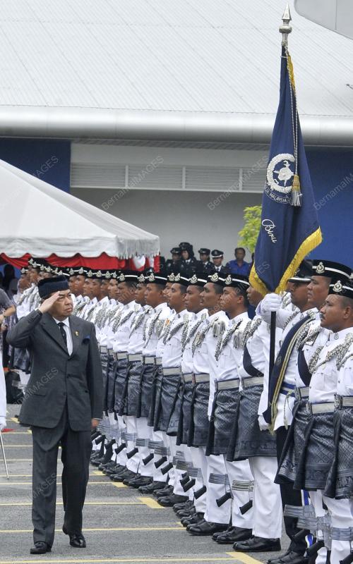 SULTAN SHARAFUDDIN IDRIS SHAH