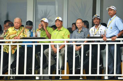 KL18_24032013_GOLF