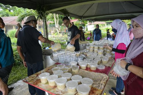 GOTONG ROYONG MASAK BUBUR LAMBUK KBSB