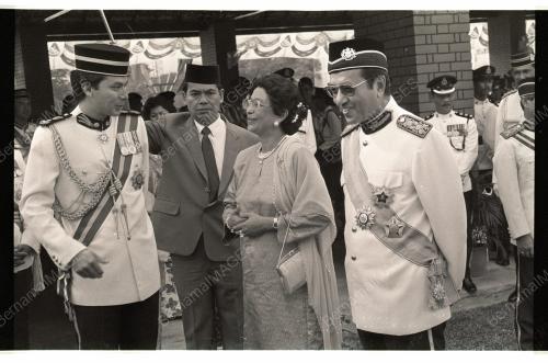 AGONG DI PERBARISAN PULAPOL