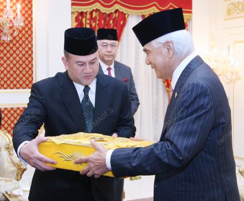 SULTAN AZLAN SHAH