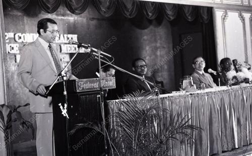 DR. MAHATHIR BIN MOHAMAD