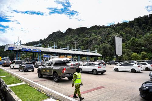 TINJAUAN ALIRAN TRAFIK TOL GOMBAK