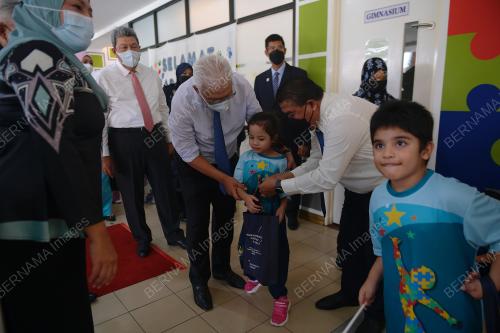 DATUK SERI HAMZAH ZAINUDDIN