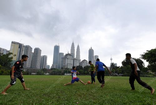 KL18_25122017_BOLA_KAMPUNG