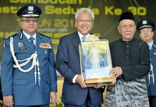 KL18_26012012_HARI_KASTAM