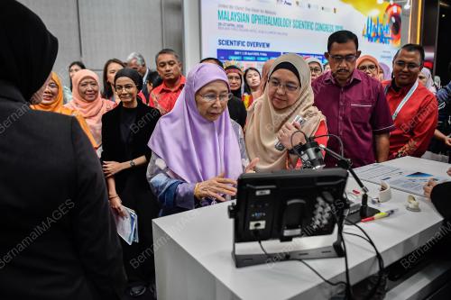 DATUK SERI DR WAN AZIZAH WAN ISMAIL