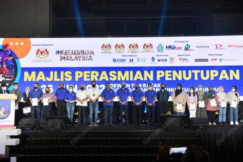 DATUK SERI ISMAIL SABRI YAAKOB