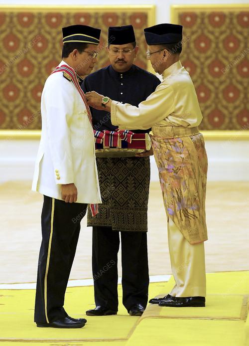 KL18_26092013_AGONG_PINGAT