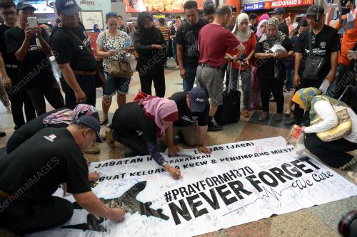KL18_27032014_PRAYFORMH370