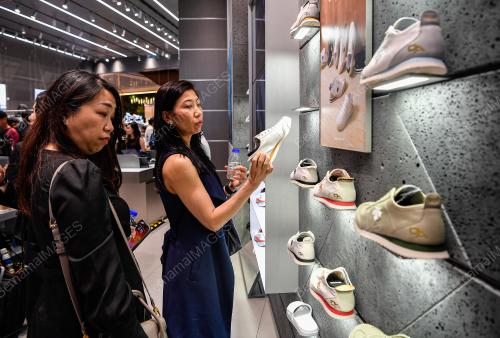 OPENING OF THE FIRST DESCENTE STORE IN SOUTH EAST ASIA
