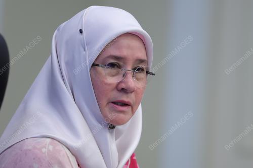 TUNKU AZIZAH AMINAH MAIMUNAH ISKANDARIAH