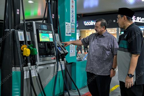 DATUK SERI AMIR HAMZAH AZIZAN