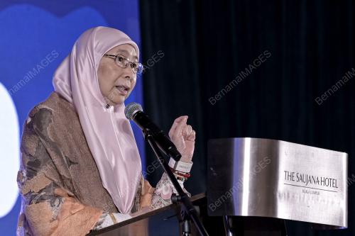 DATUK SERI DR WAN AZIZAH WAN ISMAIL