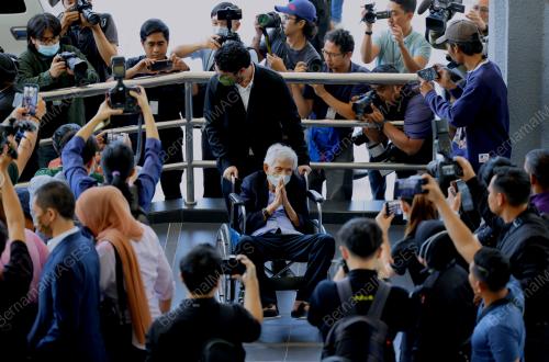 TUN DAIM ZAINUDDIN