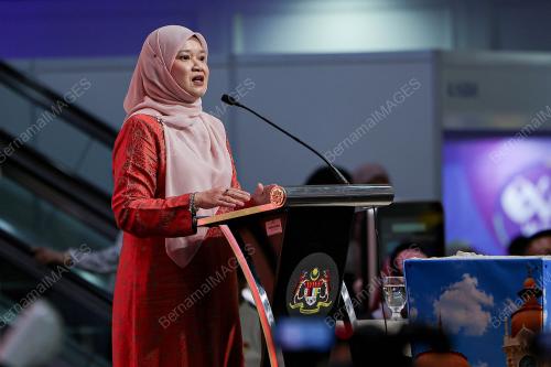 FADHLINA SIDEK