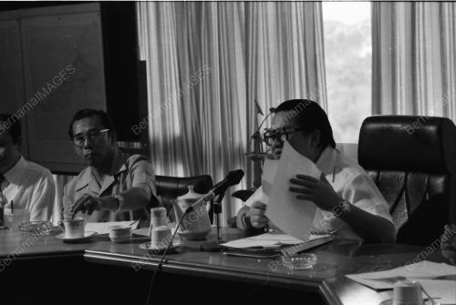 LEE SAN CHOON MEET TRANSPORT OPERATORS AT HIS OFFICE