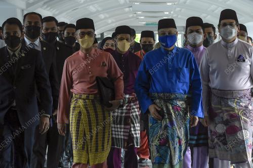 DATUK SERI ISMAIL SABRI YAAKOB