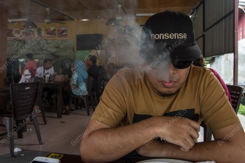 TINJAUAN LARANGAN MEROKOK DAN VAPING