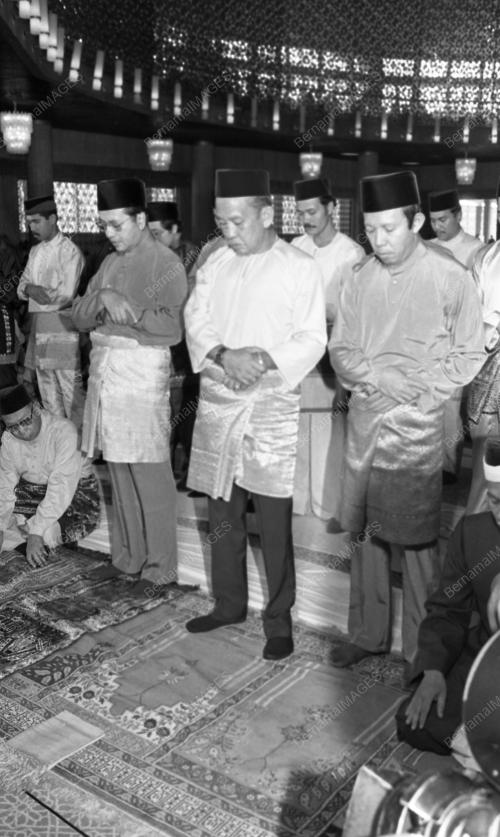 KL18_31072015_AGONG_SOLAT