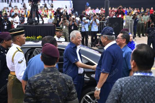 DATUK SERI ISMAIL SABRI YAAKOB
